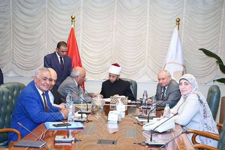 استقبل معالي الأستاذ الدكتور أسامة الأزهري، وزير الأوقاف، عددًا من السادة أعضاء مجلس النواب الموقر، بمقر وزارة الأوقاف بالعاصمة الإدارية الجديدة