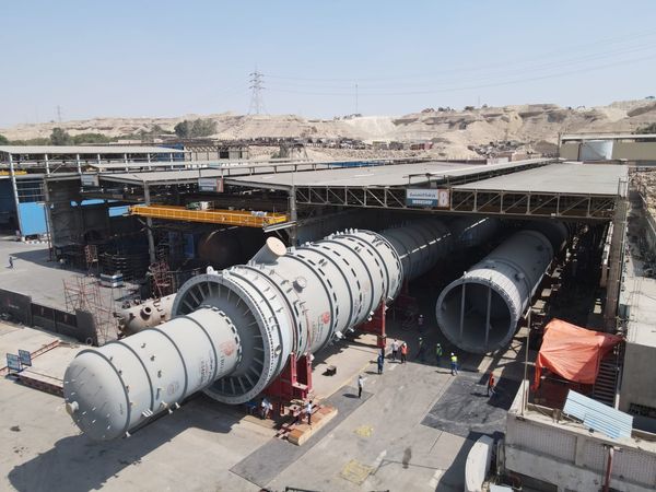  بأيادى مصرية .. بتروجت تنتهى من تصنيع برج التقطير والمفاعل بمشروع تكرير البترول الجديد بالسويس