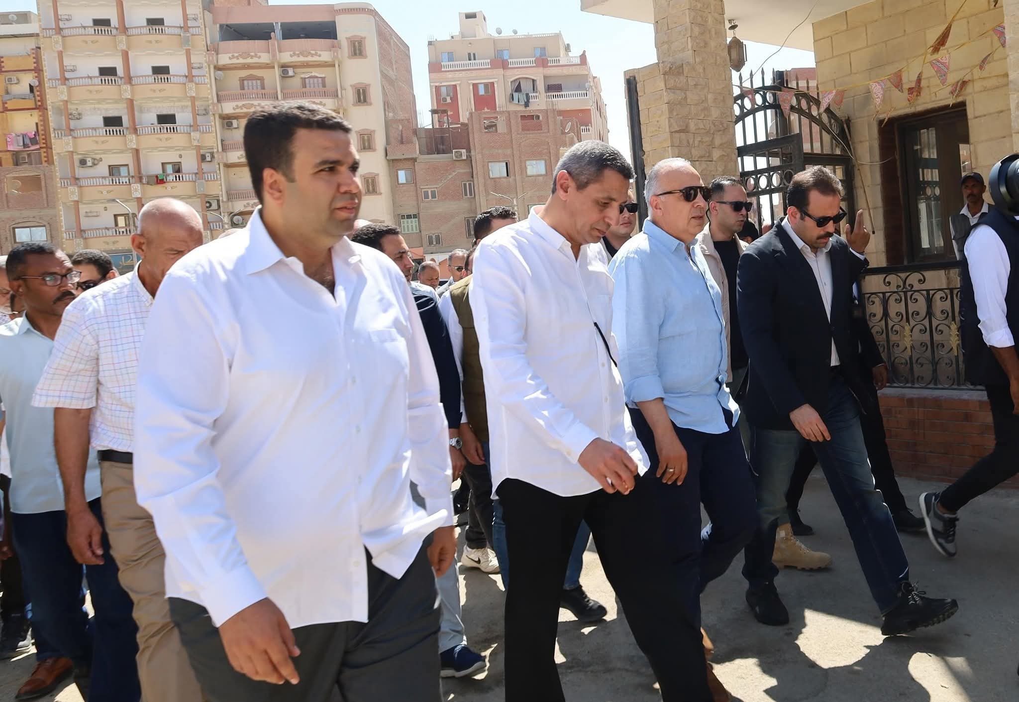 وزير الري يتفقد اليوم محطة مياه شرب السويس للاطمئنان على توفير التصرفات والمناسيب المائية الكافية لاحتياجات المحطة التعاون والتنسيق المستمر مع مزارع جهاز مستقبل مصر في زمام السويس