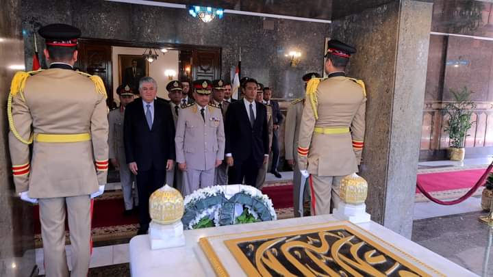 الرئيس / عبدالفتاح السيسى رئيس الجمهورية القائد الأعلى للقوات المسلحة ينيب الفريق أول / عبدالمجيد صقر القائد العام للقوات المسلحة وزير الدفاع والإنتاج الحربى للمشاركة فى إحياء الذكرى السنوية لرحيل الزعيم جمال عبد الناصر ..