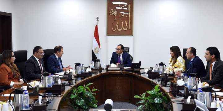 رئيس الوزراء يتابع مع وزير البترول والثروة المعدنية عددا من ملفات عمل الوزارة