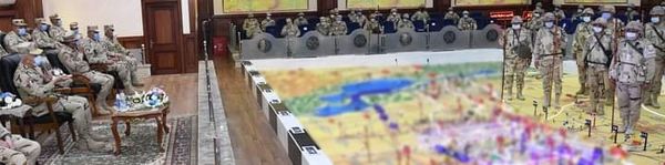 الفريق / محمد فريد رئيس أركان حرب القوات المسلحة يشهد المرحلة الرئيسية لمشروع مراكز القيادة الخارجى ( بدوى 38 ) الذى تنفذه إحدى تشكيلات الجيش الثانى الميدانى ...