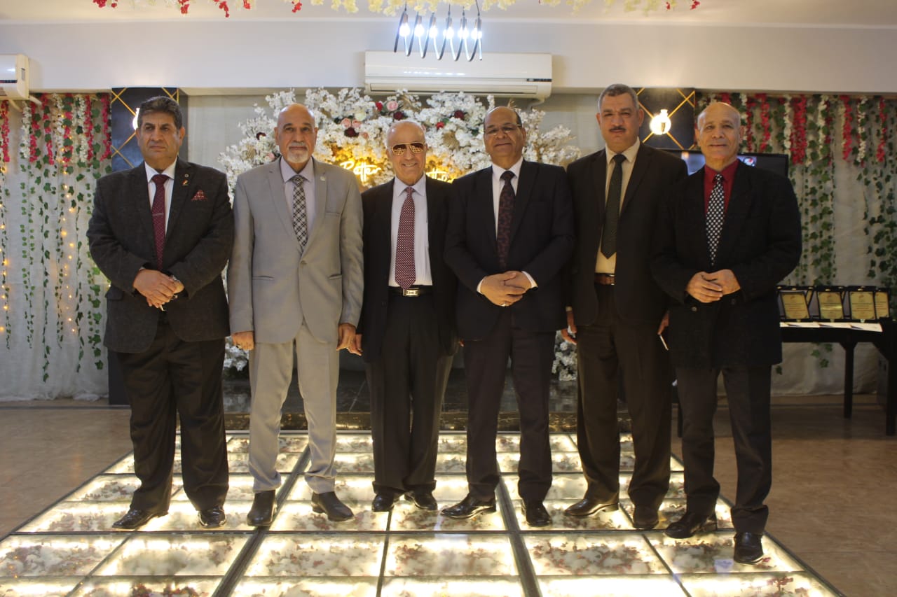 حزب مصر الحديثه يحتفل بعيد العمال في السويس.