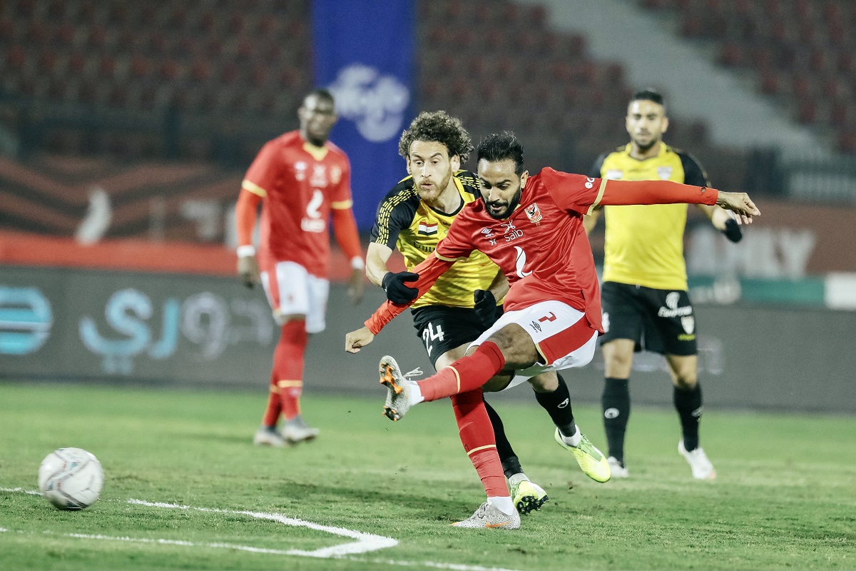 الأهلي يضرب الإنتاج الحربي برباعية ويواصل تصدره للدوري.