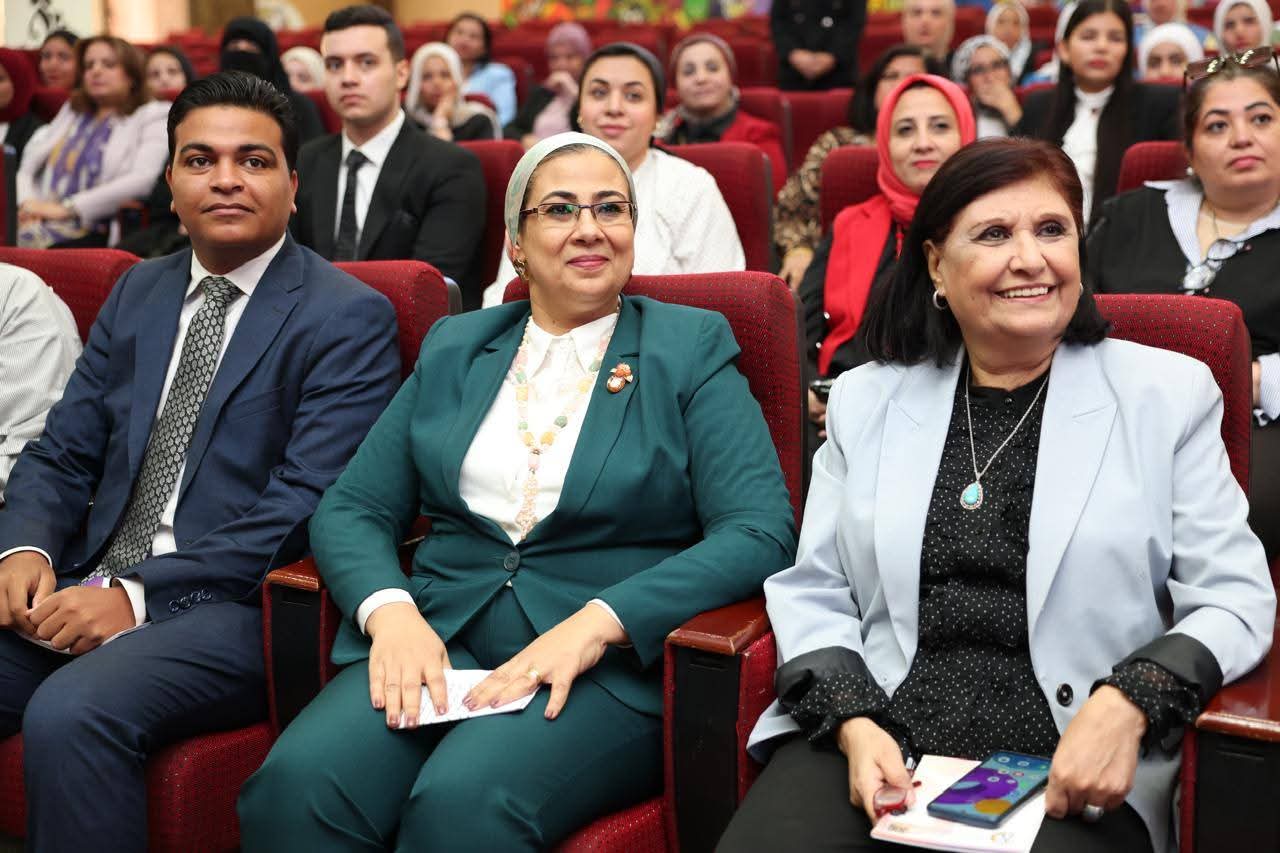 الشباب والرياضة: بشبابها يبحث التعاون مع المجلس القومي للمرأة لتمكين الشباب والفتيات. 