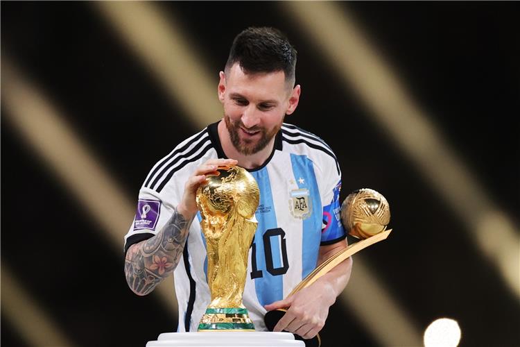 ميسي ضمن تشكيلة الأرجنتين رغم إصابته في تصفيات مونديال 2026.