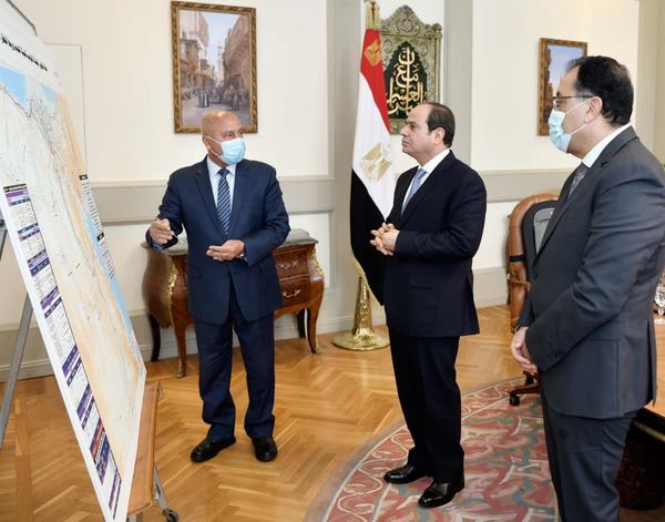 السيد الرئيس يطلع على مخطط تطوير شبكة السكك الحديدية وربط مسارات القطار الكهربائي الجديد بخطوط السكة الحديد القائمة حالياً