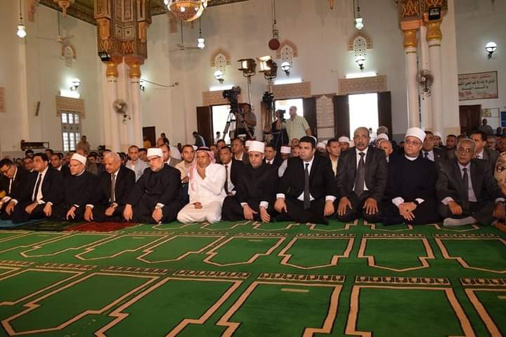 وزير الأوقاف ومحافظ السويس ومفتي الجمهورية يؤدون صلاة الغائب بمسجد بدر على أرواح شهداء غزة عقب صلاة الجمعة
