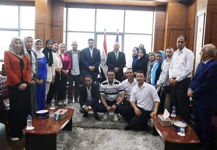 وفد من اتحاد (بشبابها) تهنئ السيد اللواء عبد المجيد صقر محافظ السويس بعيد الأضحى المبارك.