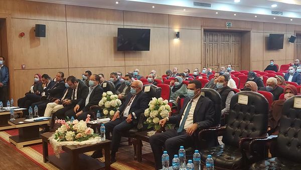 محافظ بورسعيد يعقد اجتماعة الثاني مع أعضاء مجلس النواب والشيوخ
