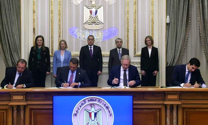 رئيس الوزراء يشهد توقيع اتفاقيتي تطوير مشروع لإنتاج الهيدروجين الأخضر في المنطقة الاقتصادية لقناة السويس وشراء الهيدروجين