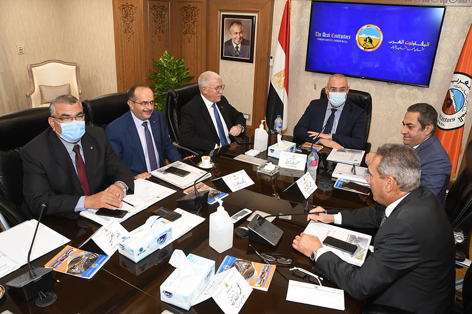 وزير الإسكان يترأس اجتماع مجلس إدارة شركة 
