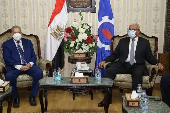 محافظ السويس يستقبل رئيس هيئة النيابة الادارية