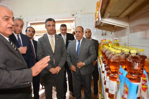 وزير التموين ومحافظ الغربية يتفقدان شركة طنطا للزيوت والصابون والمياه الطبيعية ويشيدان بجودة منتجاتها