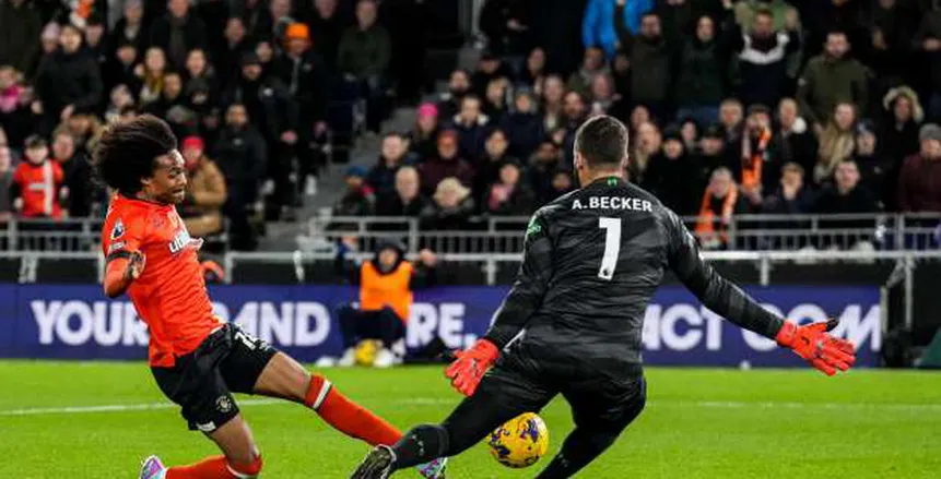 ليفربول يتعادل أيجابياً مع لوتون في الدوري الإنجليزي.