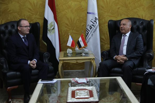 وزير النقل يبحث مع السفير التشيكي بالقاهرة التعاون في مجال اعادة تاهيل ورفع كفاءة جرارات السكك الحديدية 