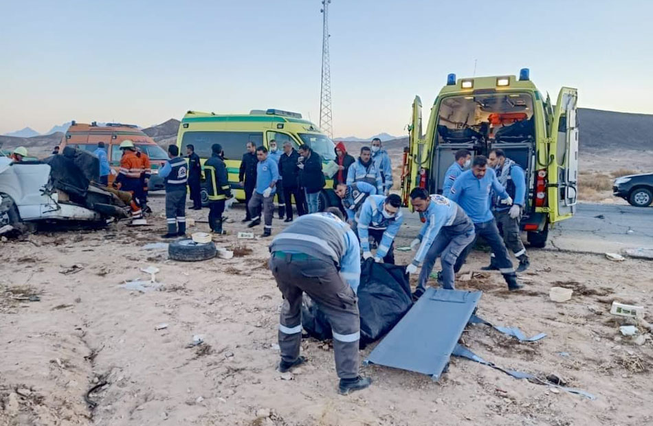 السرعة الزائدة تواصل حصد الضحايا على الطرق.. 41 وفاة وإصابة في حادثين بالسويس وسيناء