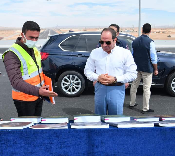 السيد الرئيس عبد الفتاح السيسي يتفقد بعد ظهر اليوم الجمعة اعمال التطوير على امتداد طريق القاهرة السويس