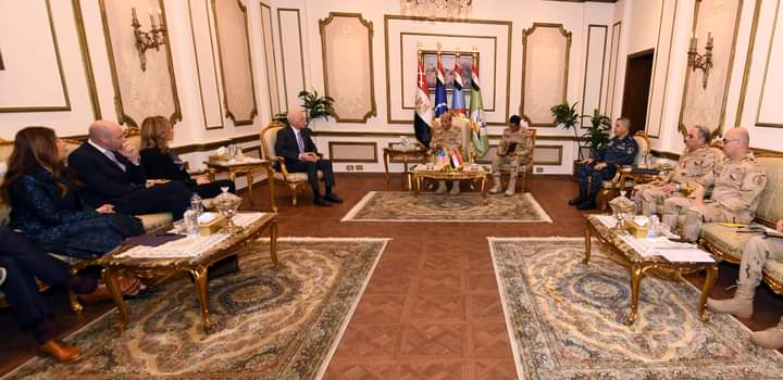 الفريق أول / محمـد زكى القائد العام للقوات المسلحة وزير الدفاع والإنتاج الحربى يلتقى وفداً من مجلس النواب الأمريكى