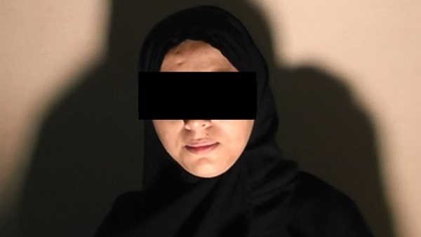 ضبط وإحضار ربة منزل متهمة باستقطاب سيدات لـ