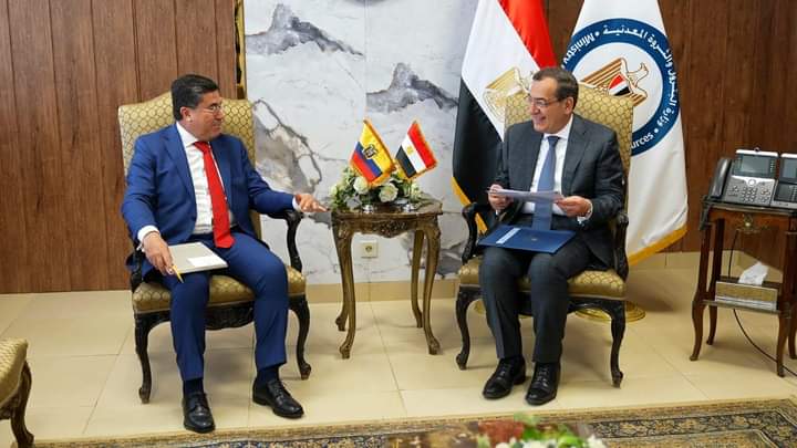 استقبل المهندس طارق الملا وزير البترول والثروة المعدنية دينيس توسكانو أموريس سفير الإكوادور بالقاهرة