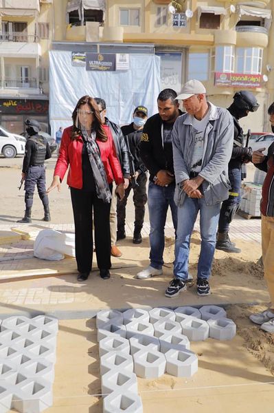 خلال الزيارة التى أجرتها اليوم .. محافظ دمياط تتابع الأعمال الخاصة بحملات النظافة بمنطقة الدعايم 