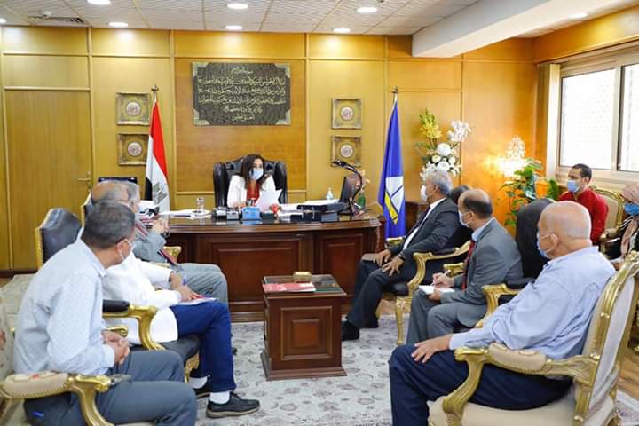  استقبلت الأستاذة الدكتورة منال عوض محافظ دمياط، بمكتبها صباح اليوم الخميس، الدكتور أسامة طلعت رئيس قطاع الآثار الإسلامية والقبطية والسفير راستقبلت الأستاذة الدكتورة منال عوض محافظ دمياط، بمكتبها صباح اليوم الخميس، الدكتور أسامة طلعت رئيس قطاع الآثار الإسلامية والقبطية والسفير رضا الطايفى مدير صندوق مكتبات مصر العامة.. ضا الطايفى مدير صندوق مكتبات مصر العامة..