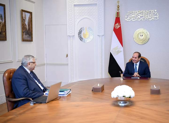 اجتمع السيد الرئيس عبد الفتاح السيسي اليوم مع الدكتور محمد عوض تاج الدين، مستشار رئيس الجمهورية لشئون الصحة والوقاية، لمتابعة الموقف التنفيذي لعدد من المبادرات القومية في قطاع الصحة والرعاية الطبية للمواطنين