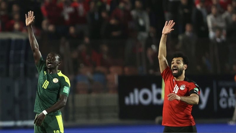 تقارير: محمد صلاح يرفض اعتذار ماني.