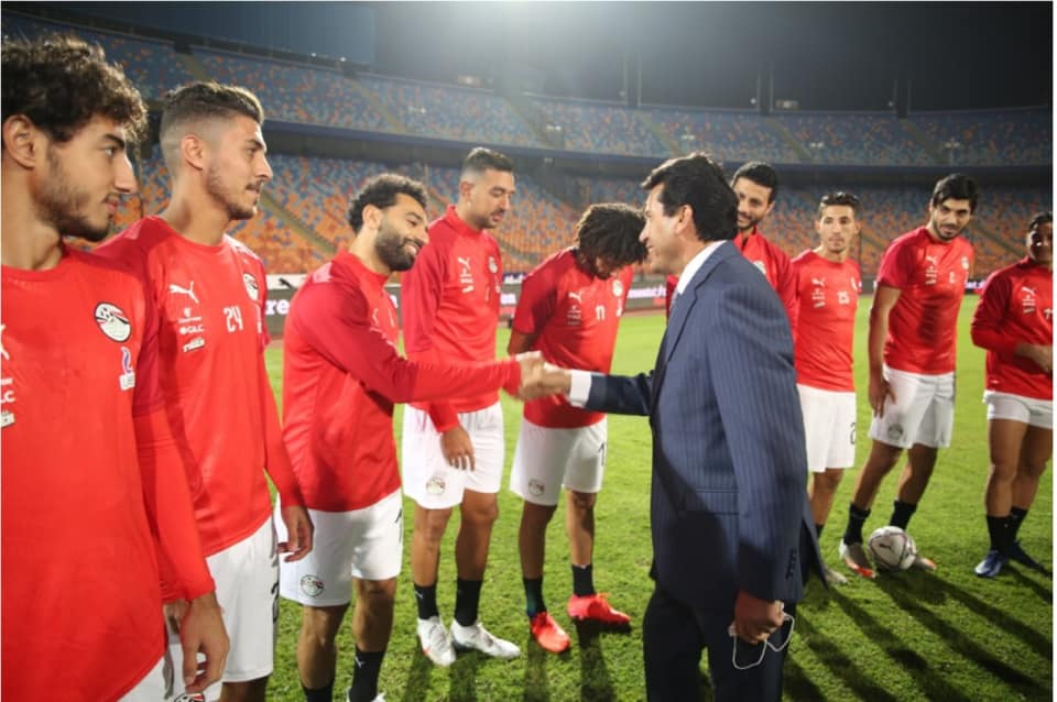 وزير الرياضة يؤازر المنتخب الوطني قبل مباراتي توجو بتصفيات الأمم الأفريقية