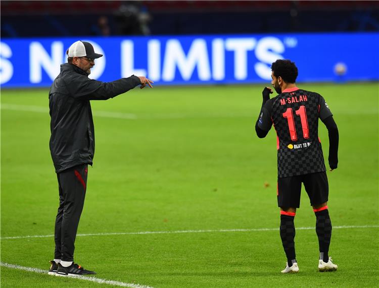 جماهير ليفربول تهاجم كلوب بعد استبدال صلاح وماني وفيرمينو أمام أياكس.. يلعب فيفا.