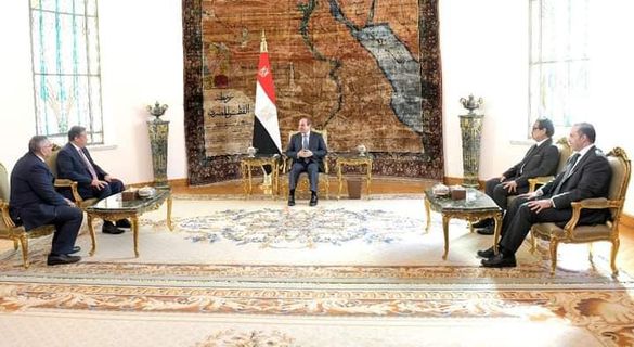 استقبل السيد الرئيس عبد الفتاح السيسي، اليوم بقصر الاتحادية، السادة المرشحين الذين خاضوا انتخابات رئاسة الجمهورية 2024، وهم: السيد حازم عمر رئيس حزب الشعب الجمهوري، والسيد فريد زهران رئيس الحزب المصري الديمقراطي الاجتماعي، والسيد عبد السند يمامة رئيس حزب الوفد، وذلك بحضور المستشار محمود فوزي رئيس الحملة الانتخابية للسيد الرئيس.