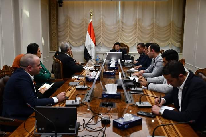 *وزير الشباب والرياضة يناقش آليات الإدارة الإقتصادية والاستثمارية لمشروعات الوزارة