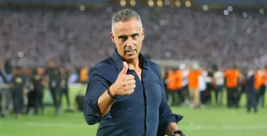 جوميز يشاهد مباراة الأهلي وسيراميكا كليوباترا من ملعب محمد بن زايد.