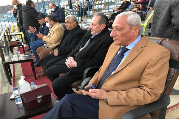 رئيس الزمالك في جولة تفقدية داخل نادى الزمالك