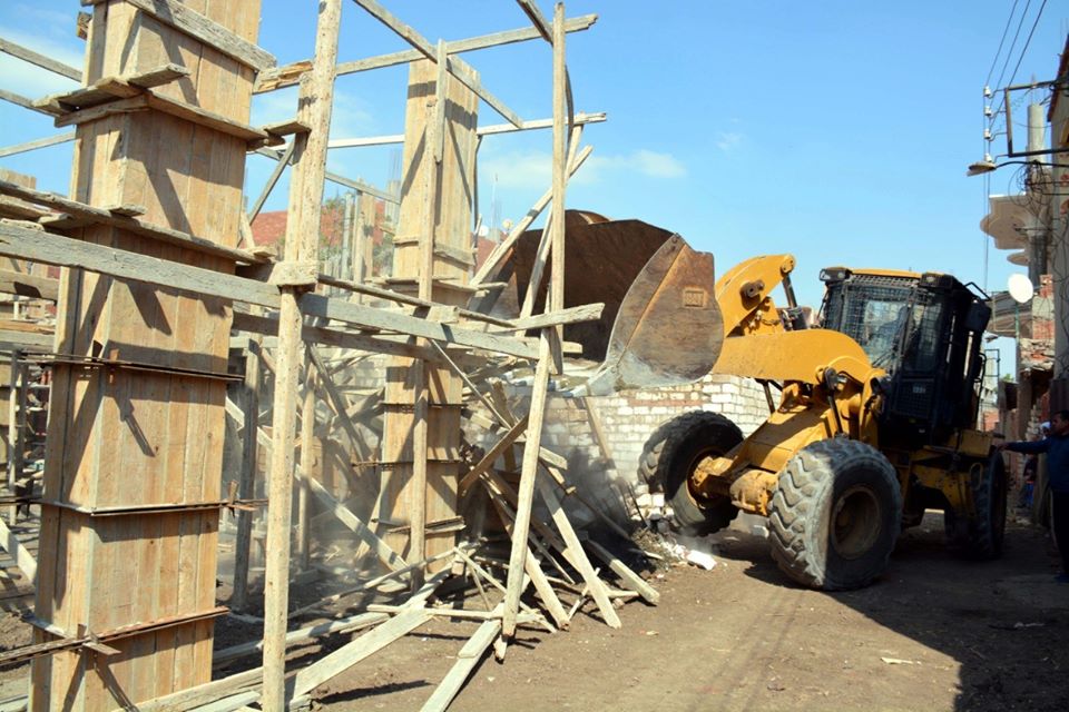 “حملات مكبرة لإزالة التعديات على الأراضى والبناء المخالف بمحافظات الجمهورية، وضبط طبيبان بيطريان طلبا رشوة ٧٠٠ الف جنيه”