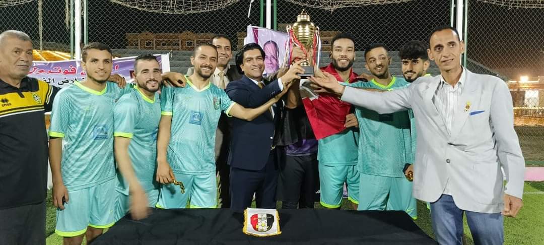 رئيس الإتحاد المصري للميني فوتبول أحمد سمير يتوج  فريق الشيخ زويد بكأس بطولة عيد تحرير سيناء للميني فوتبول عقب فوزه في النهائي على نادي سيناء 3/0 .