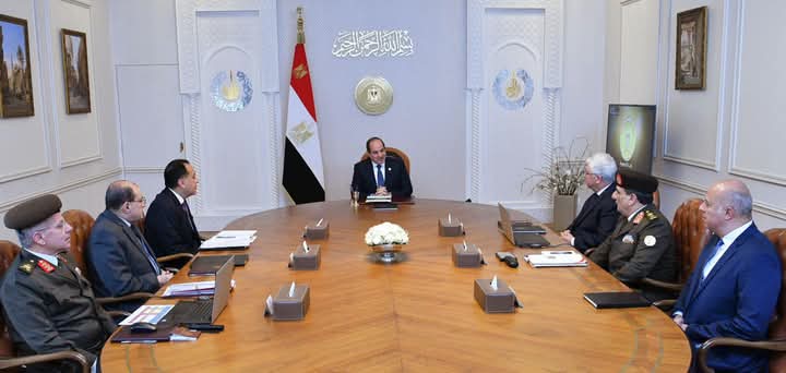 اجتمع السيد الرئيس عبد الفتاح السيسي، اليوم، مع كل من الدكتور مصطفى مدبولي رئيس مجلس الوزراء، والدكتور أيمن عاشور وزير التعليم العالي والبحث العلمي، واللواء أمير سيد أحمد مستشار رئيس الجمهورية للتخطيط العمراني، والفريق أحمد الشاذلي رئيس هيئة الشئون المالية للقوات المسلحة واللواء أحمد العزازي رئيس الهيئة الهندسية للقوات المسلحة