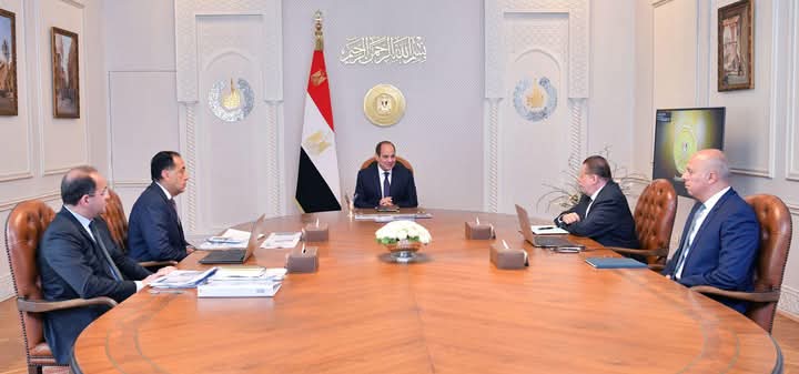 اجتمع السيد الرئيس عبد الفتاح السيسي، اليوم، مع الدكتور مصطفى مدبولي رئيس مجلس الوزراء، والسيد حسن عبد الله محافظ البنك المركزي، والسيد أحمد كجوك وزير المالية