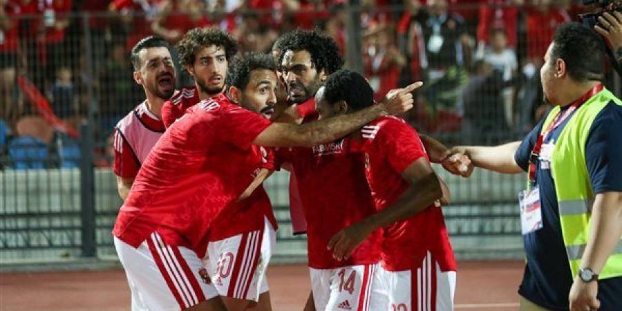 الأهلي يكتسح الوداد المغربي بثنائية مقابل هدف في ذهاب نهائي دوري الأبطال.