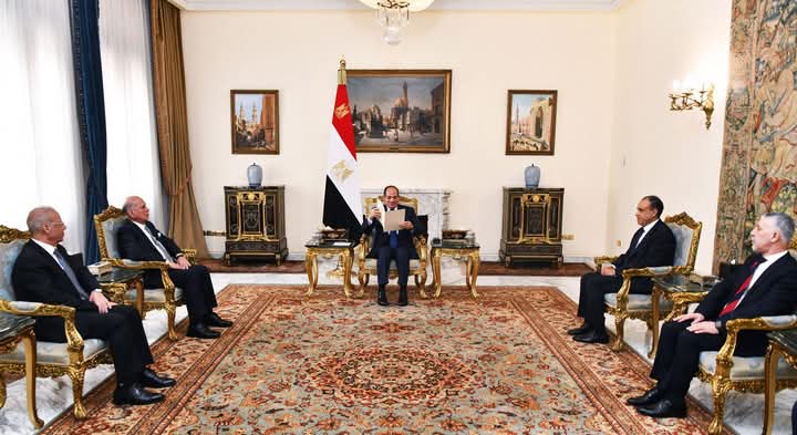 استقبل السيد الرئيس عبد الفتاح السيسي، اليوم، الدكتور فؤاد حسين، نائب رئيس الوزراء ووزير خارجية العراق، وذلك بحضور الدكتور بدر عبد العاطي، وزير الخارجية والهجرة وشئون المصريين في الخارج