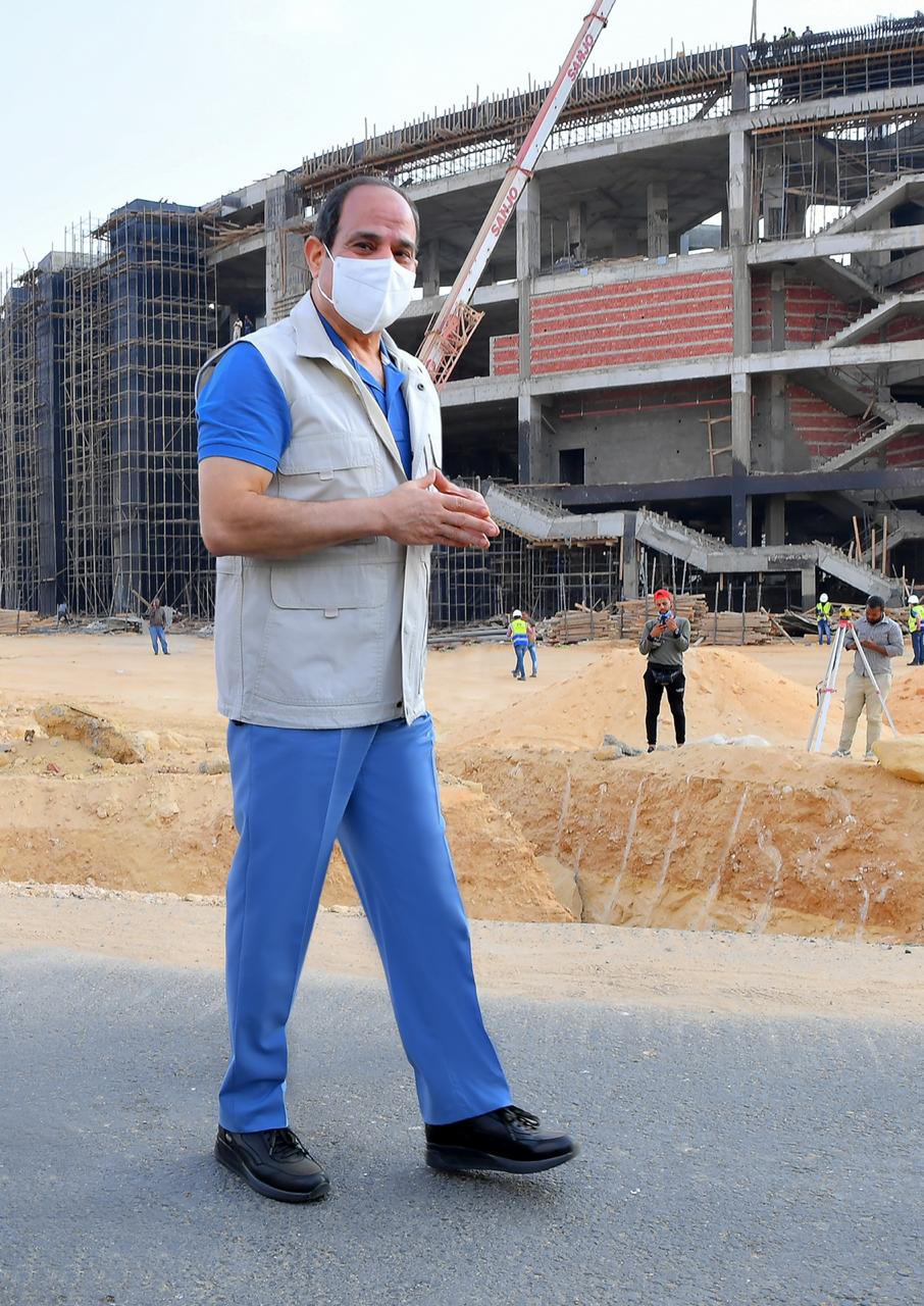 الكاف يمنح الرئيس السيسي جائزة الإنجاز المتميز لعام 2024.