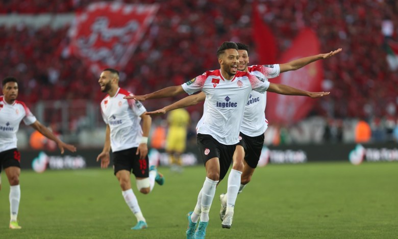 الوداد البيضاوي يفوز على الأهلى بثنائية نظيفة ويتوج بطلاً لدوري أبطال أفريقيا للمرة الثالثة في تاريخه.