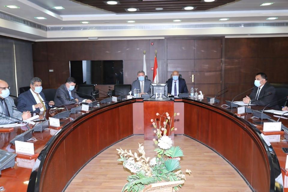 وزيرا النقل وقطاع الأعمال يبحثان انشاء شركة لنقل البضائع بالسكك الحديدية ضمن خطة الوزارة للتوسع في استخدام منظومة النقل متعدد الوسائط