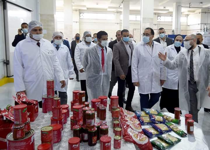 رئيس الوزراء يتابع جولته بالعاشر من رمضان ويتفقد مقر مجموعة شركات المصرية السويسرية