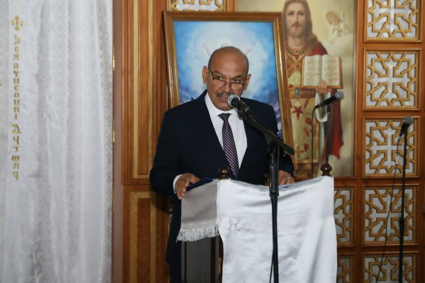 محافظ السويس وقائد الجيش الثالث الميداني ومدير الأمن والنواب وأهالي السويس يقدمون التهنئة للأخوة الأقباط بمناسبة عيد القيامة المجيد.