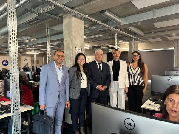 على هامش مشاركته بالمجلس التنفيذي لليونسكو بباريس وزير التعليم العالي يزور 