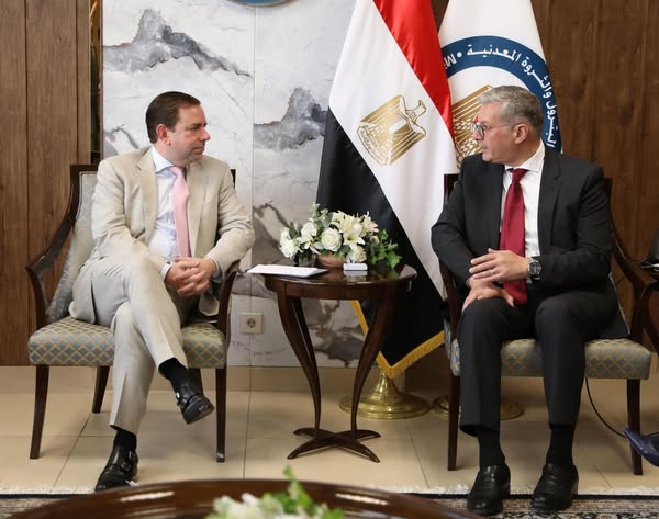 في إطار تعزيز التعاون مع الشركات العالمية لزيادة الاستثمارات وتعزيز الإنتاج المحلي من الغاز الطبيعي، التقى اليوم المهندس كريم بدوي وزير البترول والثروة المعدنية، مع السيد سيدريك كريمرز رئيس شركة شل العالمية لأنشطة الغاز المتكاملة، والوفد المرافق له،