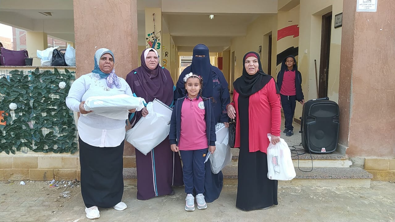 مدارس الصفا بالسويس تنظم حفل تكريم المواهب والمتفوقين.