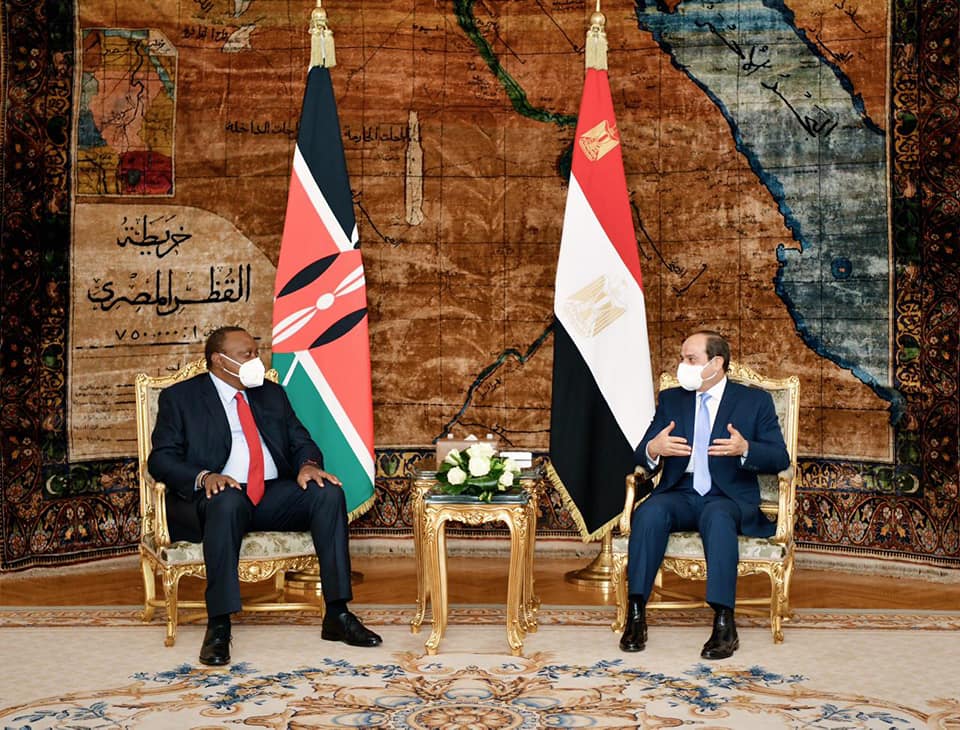 استقبل السيد الرئيس عبد الفتاح السيسي اليوم بقصر الاتحادية الرئيس أوهورو كينياتا، رئيس دولة كينيا، وذلك بحضور السيد سامح شكري وزير الخارجية، والسيد عباس كامل رئيس المخابرات العامة.